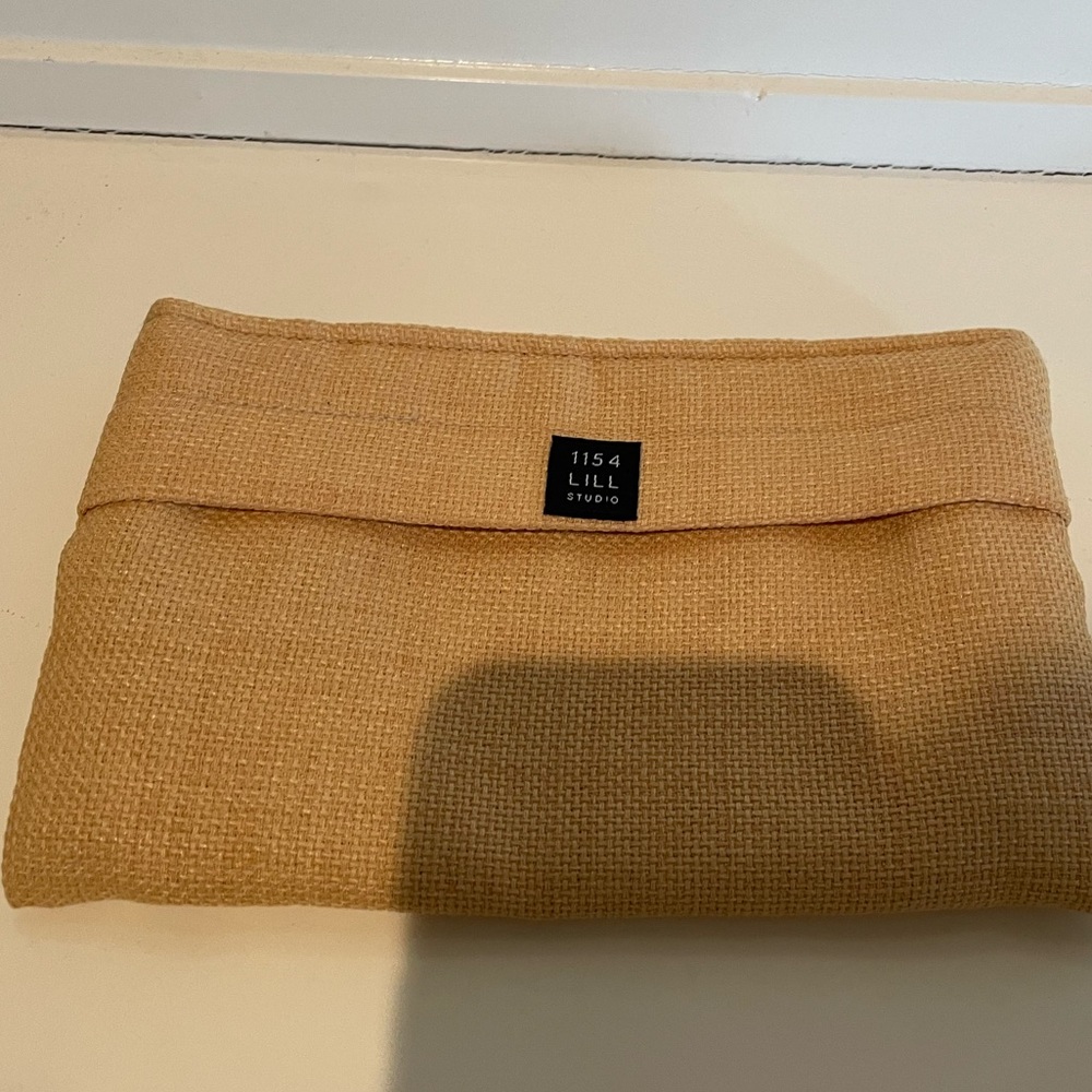 1154 Lill Studio case
